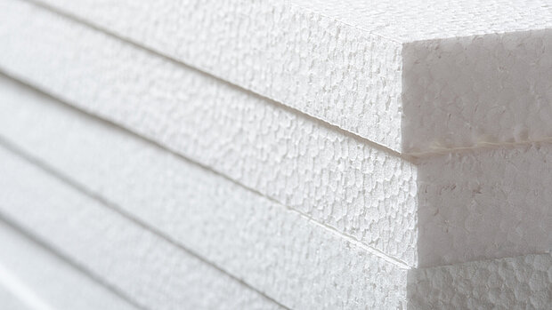 EPS Render (Expanded Polystyrene) EPS systems are a render coat, applied over the top of combustible expanded polystyrene.